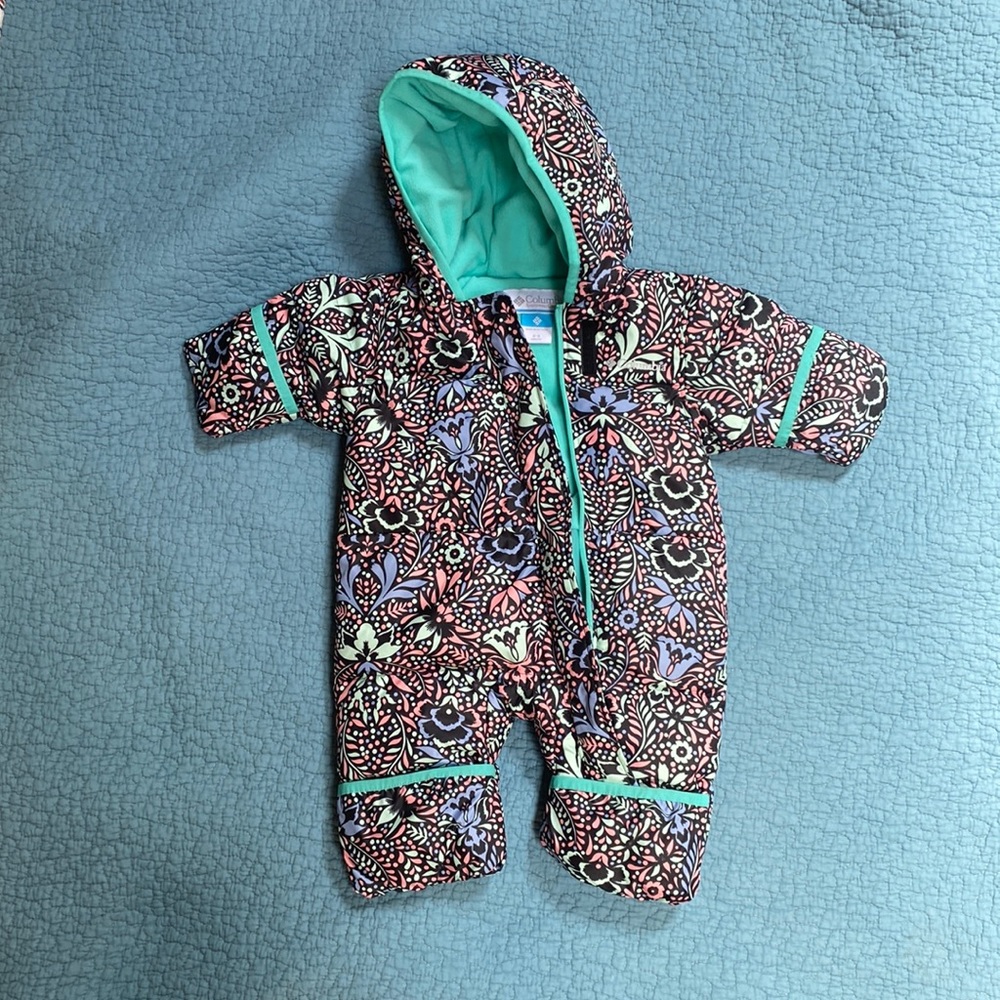 NWOT 0-3 Columbia snow suit